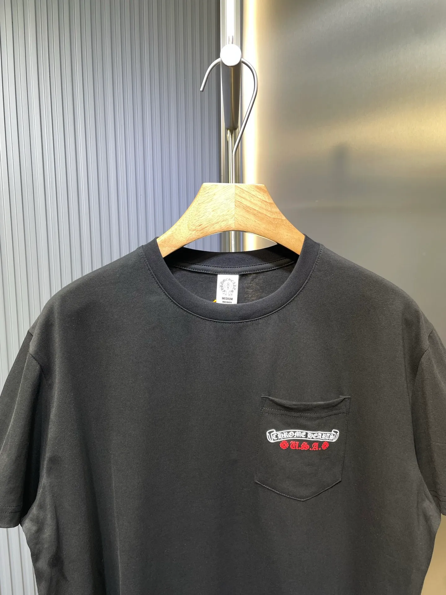 🅿️290 come hearts 🌟【Top replica】Flag scroll tee short sleeves (open version-physical counter-top luxury quality)🆚Second sale of all versions on the market. The fabric is made of 26 weave 200 grams of cotton. The printing uses a variety of printing techniques. Customized accessories. Size: s m l